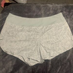 Athleta Run with it 3.5 short